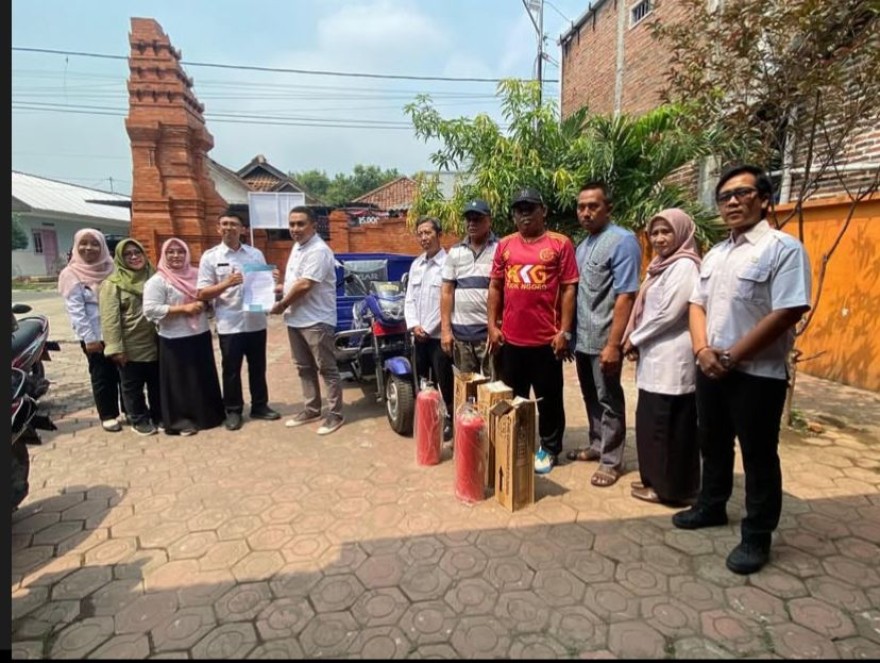 SERAH TERIMA KENDARAAN RODA TIGA DAN APAR